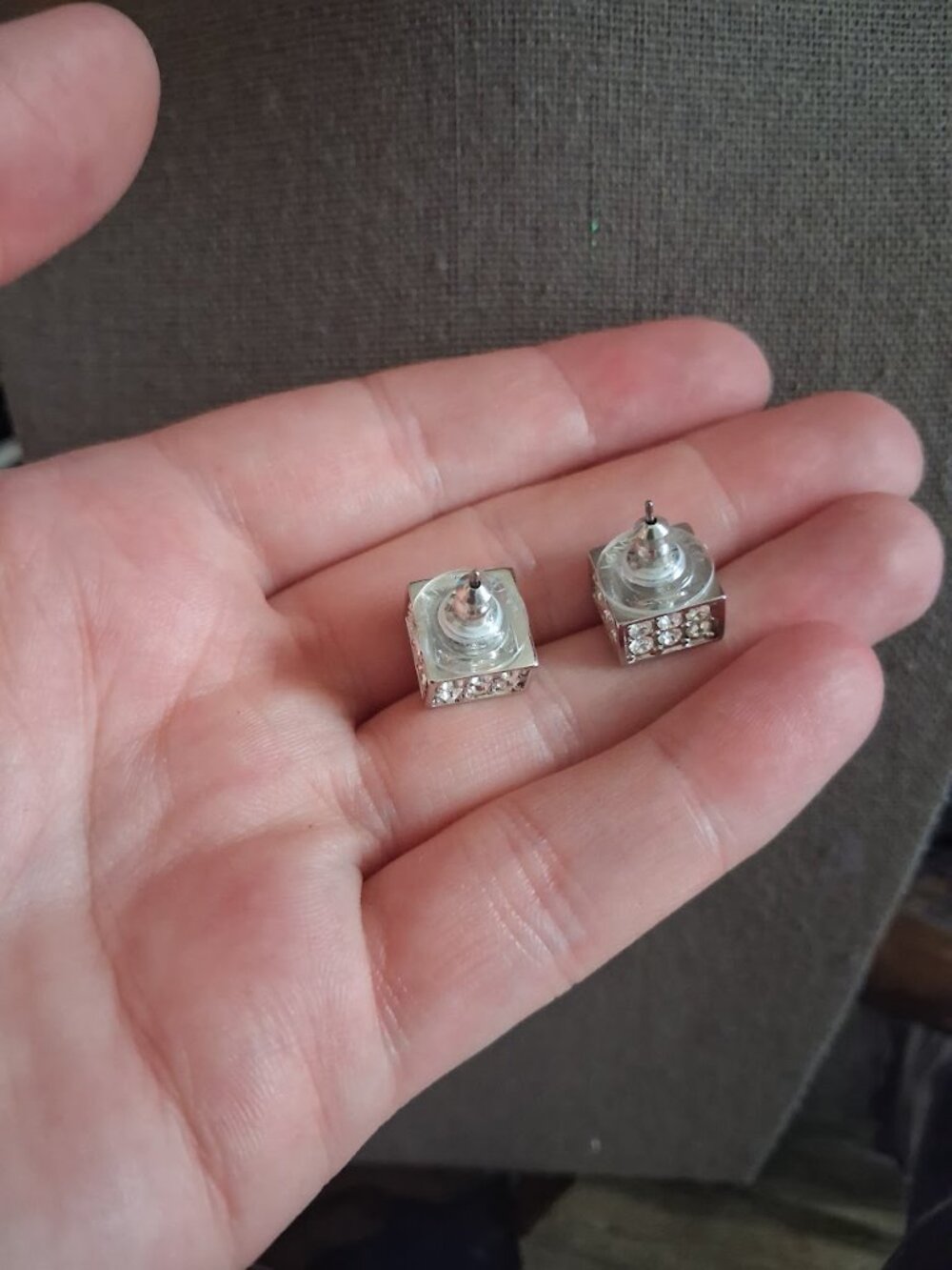 Square stud earrings - Picture 3 of 3
